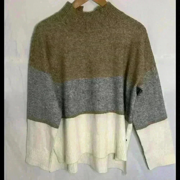 Hatley Women's Turtleneck Sweater, cozy , super soft - Trendy Color Block Design - Picture 6 of 9